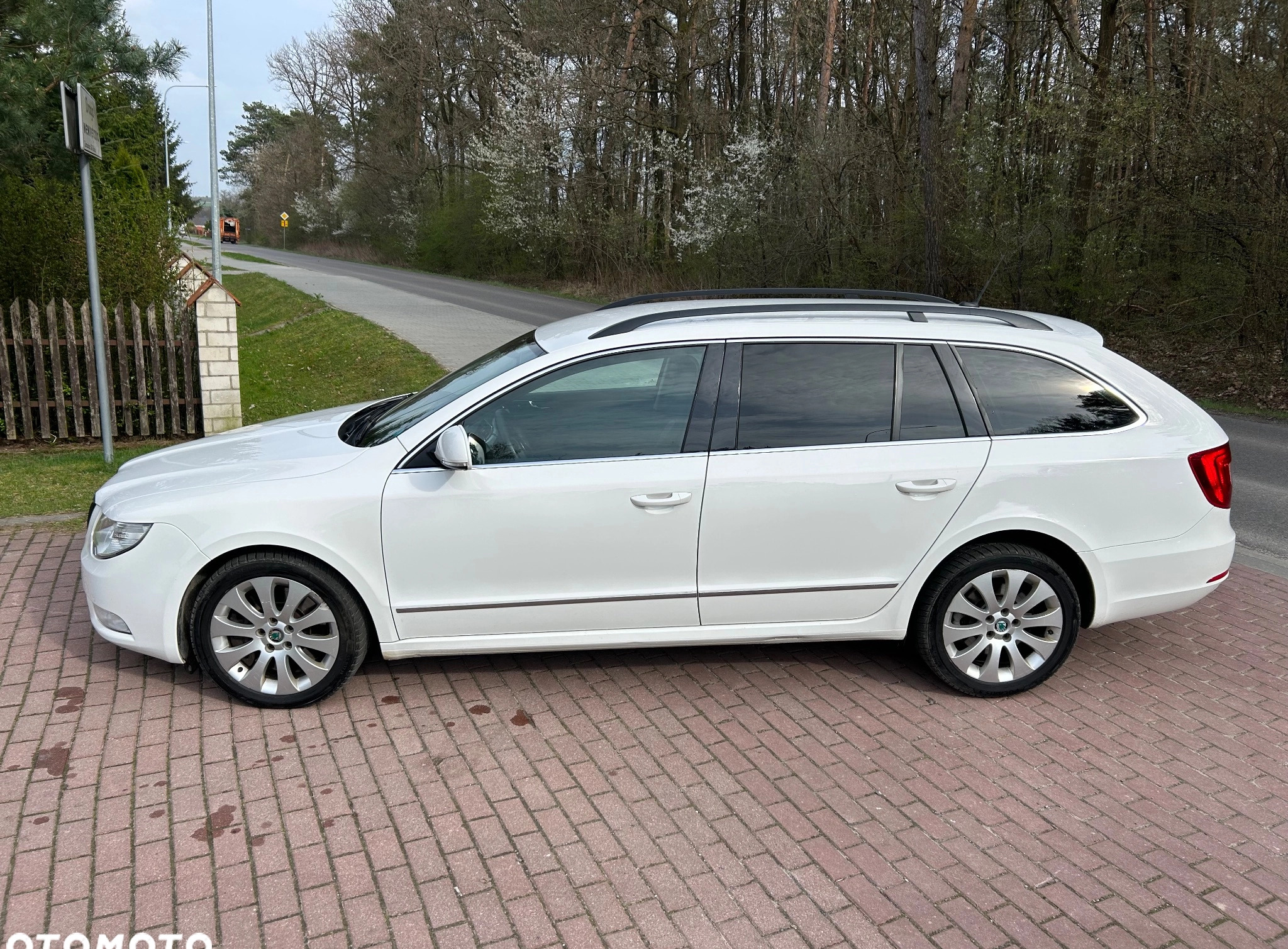 Skoda Superb cena 35049 przebieg: 198600, rok produkcji 2011 z Lublin małe 154
